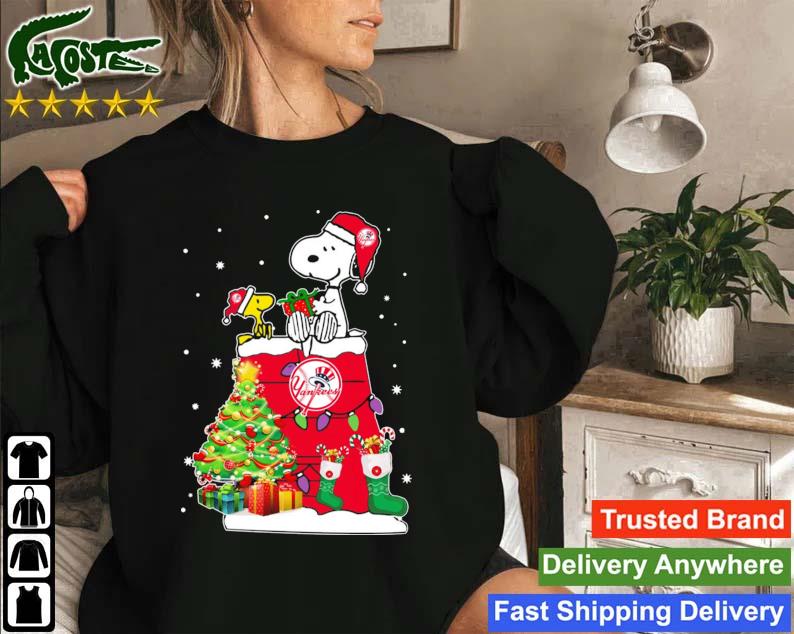 Snoopy And Woodstock New York Yankees Merry Christmas Sweatshirt